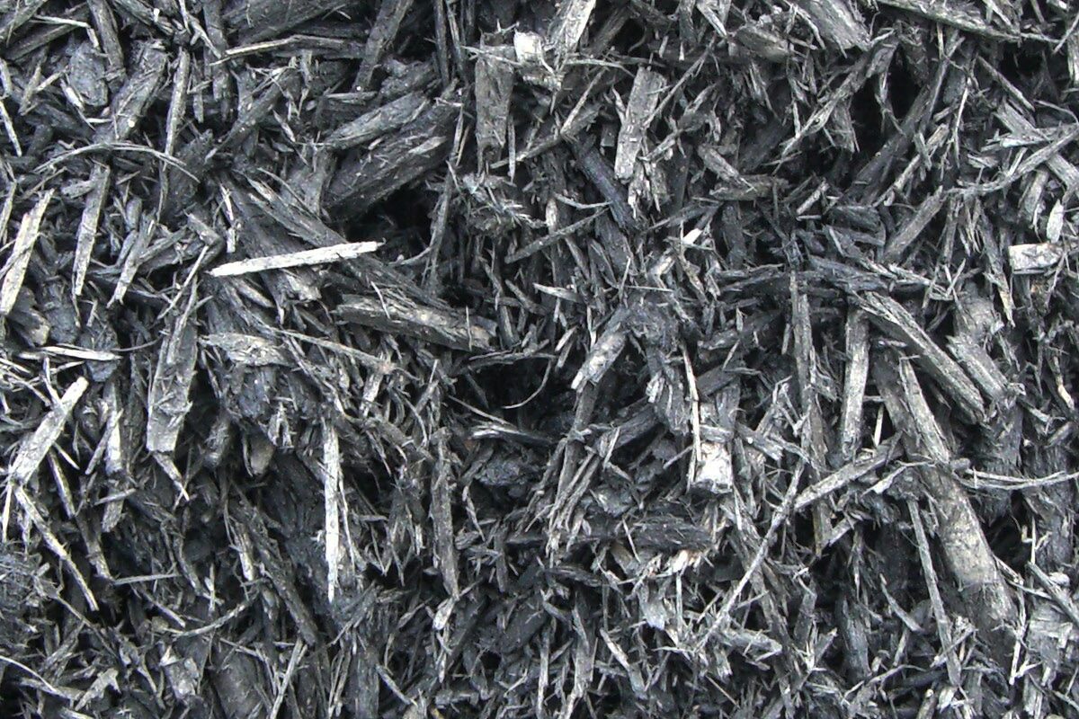 Black-dyed wood mulch